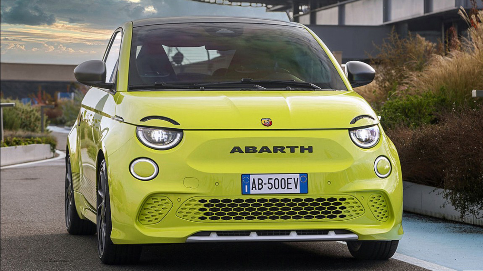 Στο Τορίνο μαζί με το νέο Abarth 500e